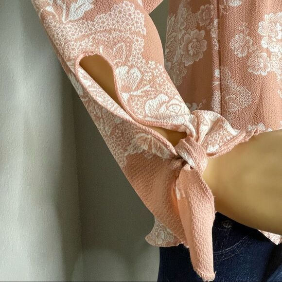 One Clothing Light Pink / Peach White Off or On Shoulder Floral Blouse Sz Large - Picture 3 of 10